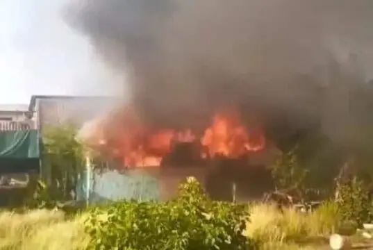 Ditinggal Saat Masak 2 Rumah Ludes Terbakar Ditinggal Saat Masak 2 Rumah Ludes Terbakar