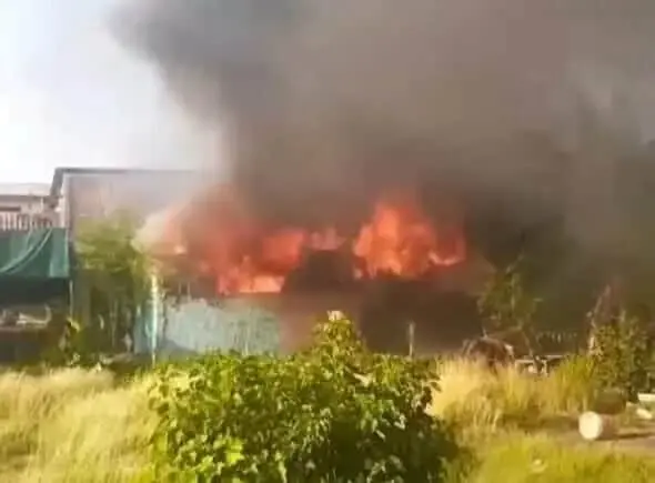Ditinggal Saat Masak 2 Rumah Ludes Terbakar Ditinggal Saat Masak 2 Rumah Ludes Terbakar