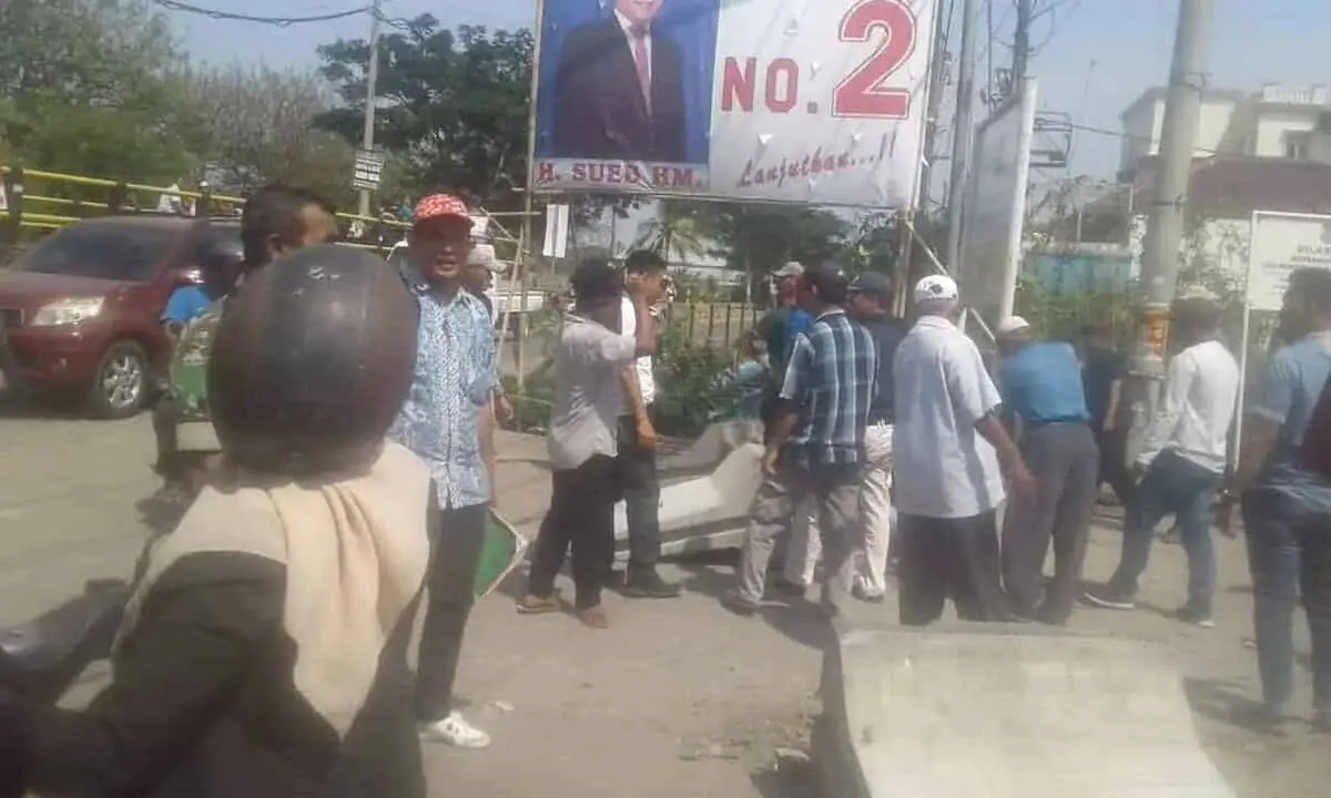 Tabrak Aturan, Sekelompok Warga Bongkar Paksa Portal Sungai Turi Tabrak Aturan, Sekelompok Warga Bongkar Paksa Portal Sungai Turi