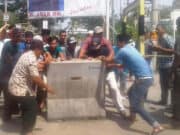 Tabrak Aturan, Sekelompok Warga Bongkar Paksa Portal Sungai Turi Tabrak Aturan, Sekelompok Warga Bongkar Paksa Portal Sungai Turi