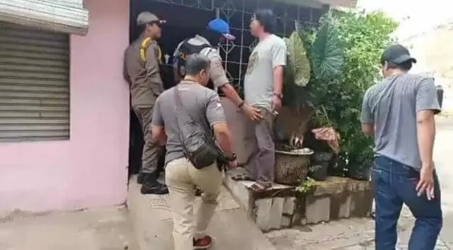 Mengaku Toko Sembakonya Sepi, IRT Nekat Jualan Miras Mengaku Toko Sembakonya Sepi, IRT Nekat Jualan Miras