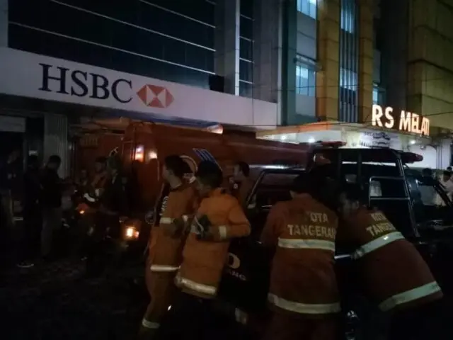 Konsleting Listrik, Mesin ATM HSBC Cabang Karawaci Hangus Terbakar Konsleting Listrik, Mesin ATM HSBC Cabang Karawaci Hangus Terbakar
