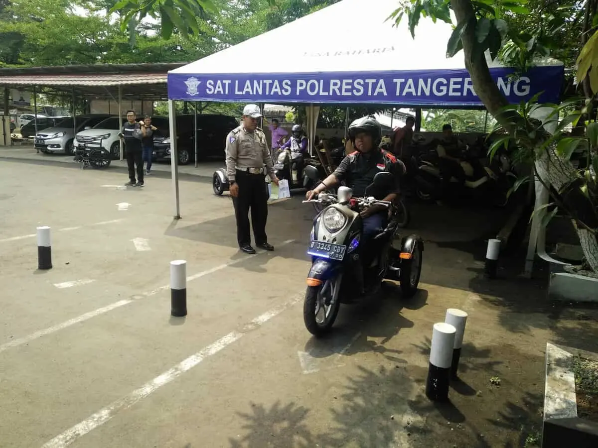 Semangat Para Dipable Dapatkan SIM D di Polresta Tangerang Semangat Para Dipable Dapatkan SIM D di Polresta Tangerang