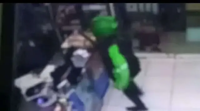 Viral, Kawanan Rampok Gasak Mini Market, Satu Pelaku Berseragam Ojol Viral, Kawanan Rampok Gasak Mini Market, Satu Pelaku Berseragam Ojol