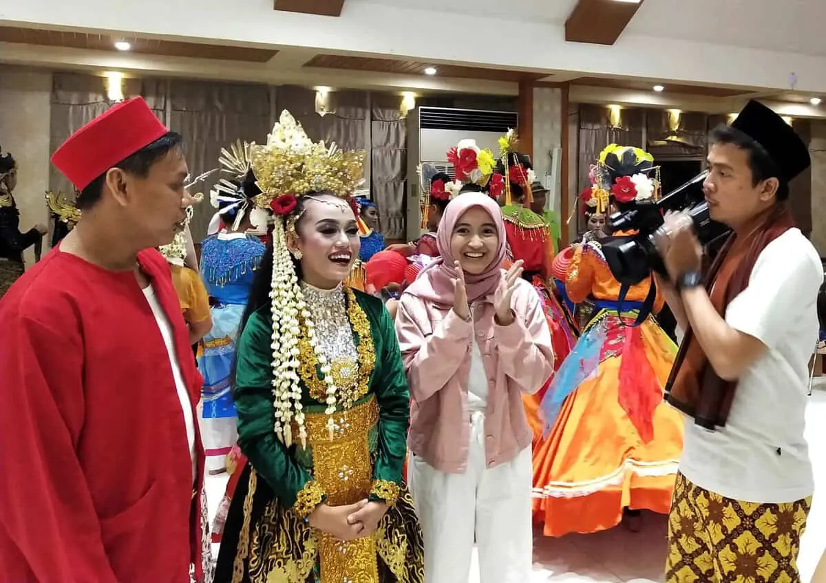 Aboh Jasa Ngevlog Bareng Arafah di Festival Budaya Nusantara Aboh Jasa Ngevlog Bareng Arafah di Festival Budaya Nusantara
