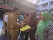 Wakil Walikota Tangerang Serahkan 14 SK Pensiun Wakil Walikota Tangerang Serahkan 14 SK Pensiun