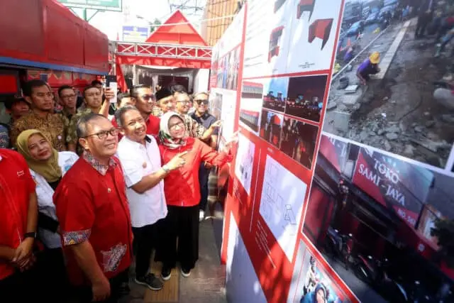CSR Telkomsel Rampungkan Penataan PKL Pasar Cicadas CSR Telkomsel Rampungkan Penataan PKL Pasar Cicadas