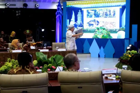 Diskusi APEKSI Ajang Konsolidasi dan Bertukar Informasi Diskusi APEKSI Ajang Konsolidasi dan Bertukar Informasi
