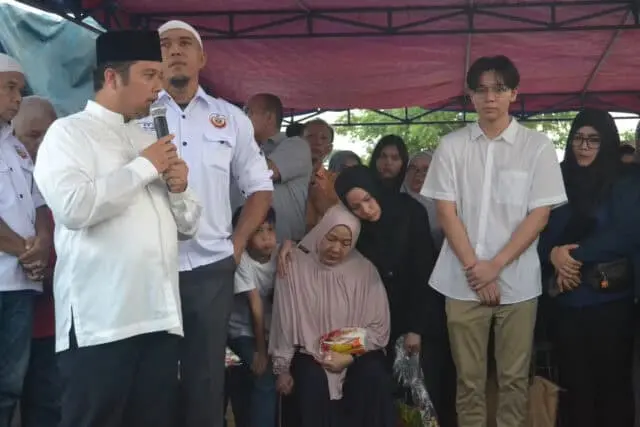Suasana Haru Selimuti Kepergian Tokoh Masyarakat "H Ebrown Lubuk SH" Suasana Haru Selimuti Kepergian Tokoh Masyarakat "H Ebrown Lubuk SH"