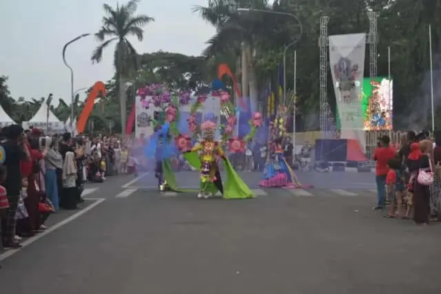 Fashion Carnaval di Festival Budaya Nusantara III Ajang Kreatifitas Peserta Fashion Carnaval di Festival Budaya Nusantara III Ajang Kreatifitas Peserta