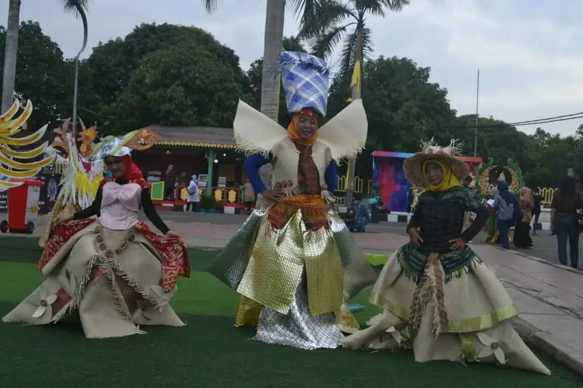 Fashion Carnaval di Festival Budaya Nusantara III Ajang Kreatifitas Peserta Fashion Carnaval di Festival Budaya Nusantara III Ajang Kreatifitas Peserta