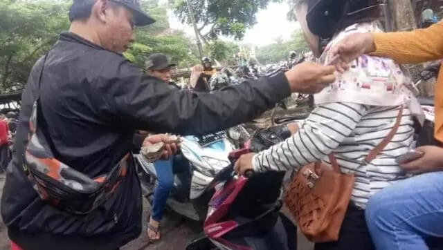Parkir Liar di Area Gemilang Tangerang Festival Dikeluh Warga Parkir Liar di Area Gemilang Tangerang Festival Dikeluh Warga