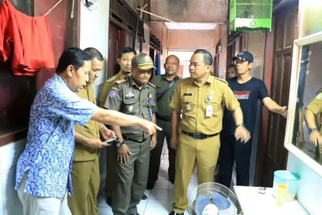 Tanpa Jamban, Pemkot Tangerang Segel Kontrakan Tanpa Jamban, Pemkot Tangerang Segel Kontrakan