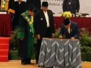 WH Dampingi Ma’ruf Amin Menghadiri Wisuda UIN SMHB WH Dampingi Ma’ruf Amin Menghadiri Wisuda UIN SMHB