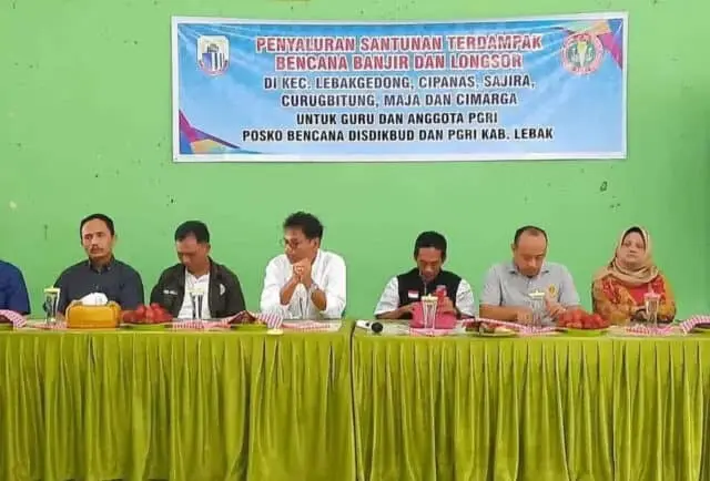 DISDIKBUD & PGRI Lebak Salurkan Bantuan kepada Guru Terdampak Bencana Alam