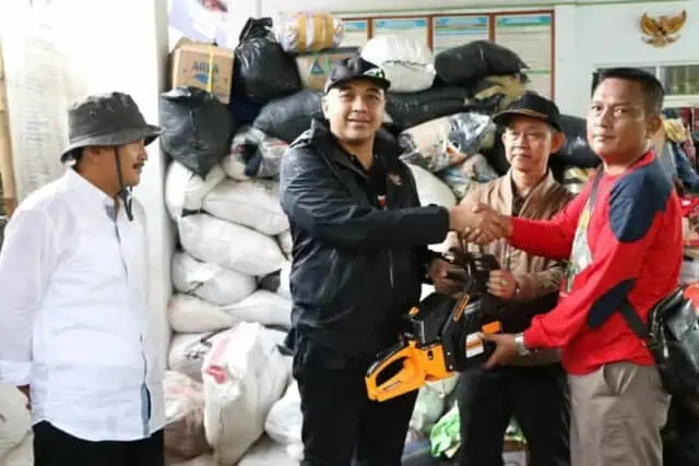 Didampingi Wakil Bupati Lebak, Bupati Tangerang Tinjau Korban Banjir di Kabupaten Lebak