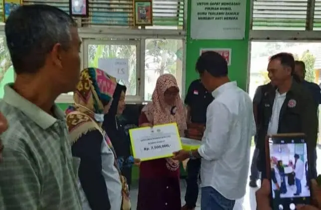 DISDIKBUD & PGRI Lebak Salurkan Bantuan kepada Guru Terdampak Bencana Alam