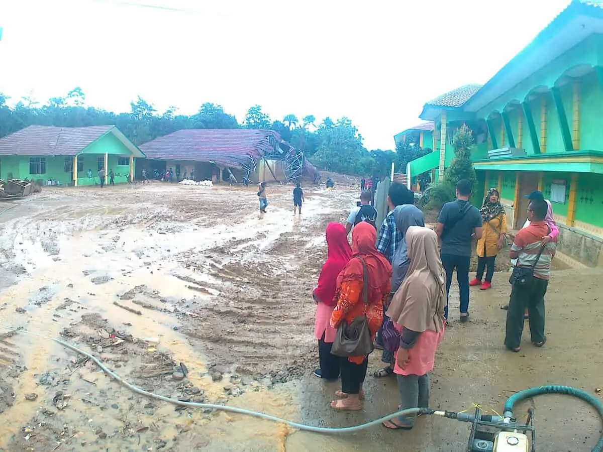 Cerita Banjir Bandang Terjang La Tansa, Saat Warga Tangerang Kirim Bantuan Cerita Banjir Bandang Terjang La Tansa, Saat Warga Tangerang Kirim Bantuan