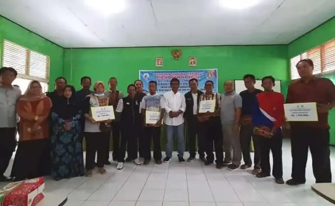 DISDIKBUD & PGRI Lebak Salurkan Bantuan kepada Guru Terdampak Bencana Alam