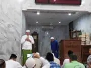 Gubernur Banten Jumatan Bersama Warga Terdampak Banjir di Masjid Pinang Griya Gubernur Banten Jumatan Bersama Warga Terdampak Banjir di Masjid Pinang Griya