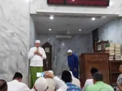 Gubernur Banten Jumatan Bersama Warga Terdampak Banjir di Masjid Pinang Griya Gubernur Banten Jumatan Bersama Warga Terdampak Banjir di Masjid Pinang Griya