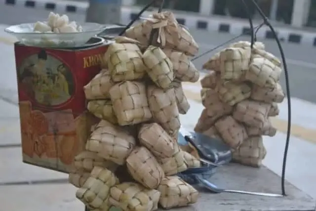 Ketupat Sayur Jadi Pilihan Kuliner Dengan Harga Ekonomis Ketupat Sayur Jadi Pilihan Kuliner Dengan Harga Ekonomis