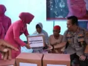 Sambangi Korban Banjir, Kaporesta Tangerang Serahkan Paket Sembako Sambangi Korban Banjir, Kaporesta Tangerang Serahkan Paket Sembako