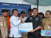 Bantu Banjir, Sekda Maesyal Terima Langsung Bantuan BUMN Peduli Bantu Banjir, Sekda Maesyal Terima Langsung Bantuan BUMN Peduli