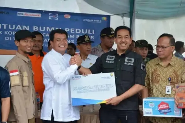 Bantu Banjir, Sekda Maesyal Terima Langsung Bantuan BUMN Peduli Bantu Banjir, Sekda Maesyal Terima Langsung Bantuan BUMN Peduli