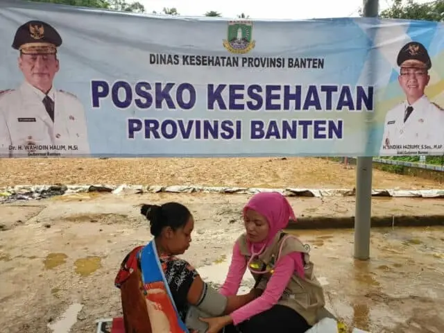 Gubernur Tegaskan Layanan Kesehatan Terbaik di Posko Pengungsian Banten Gubernur Tegaskan Layanan Kesehatan Terbaik di Posko Pengungsian Banten