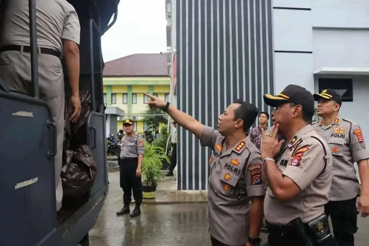 Peduli Sesama, Polresta Tangerang Kirim Bantuan Logistik ke Lebak