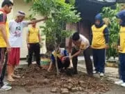 Peduli Penghijauan, Polsek Curug Tanam Puluhan Batang Pohon Peduli Penghijauan, Polsek Curug Tanam Puluhan Batang Pohon