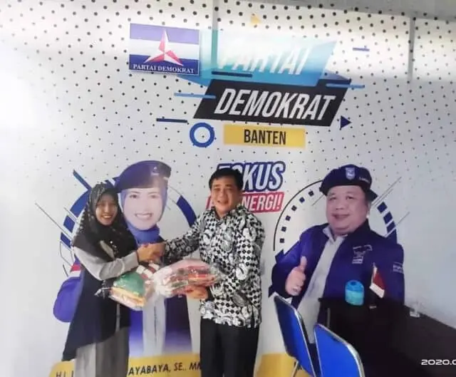 Dedy Fitriadi Sumbangkan Pakaian Baru Untuk Lebak Banten Dedy Fitriadi Sumbangkan Pakaian Baru Untuk Lebak Banten