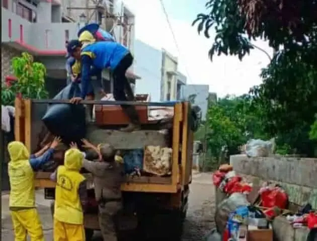 Sepekan Pasca Banjir, Ratusan Petugas Masih Disiagakan Sepekan Pasca Banjir, Ratusan Petugas Masih Disiagakan