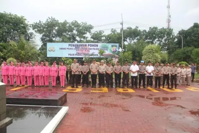Program Polri Peduli Penghijauan, Polres Lebak Tanam 150 Pohon Program Polri Peduli Penghijauan, Polres Lebak Tanam 150 Pohon