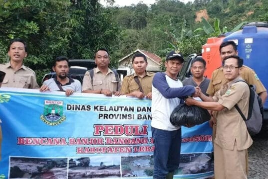 Dinas Kelautan dan Perikanan Banten Salurkan Bantuan Untuk Korban Bencana Di Lebak