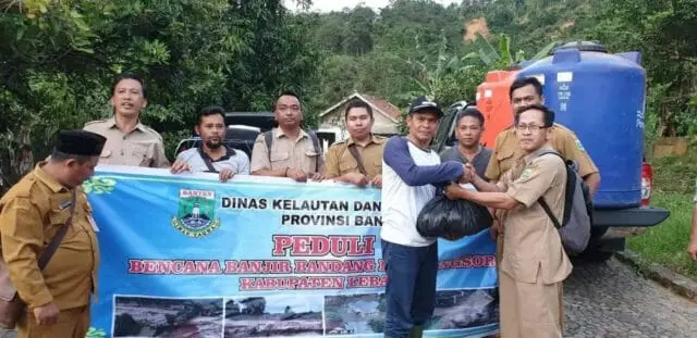 Dinas Kelautan dan Perikanan Banten Dinas Kelautan dan Perikanan Banten Salurkan Bantuan Untuk Korban Bencana Di Lebak