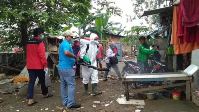 Pasca Banjir, PMI Kota Tangerang Semprot Desinfektan di Pinang Pasca Banjir, PMI Kota Tangerang Semprot Desinfektan di Pinang