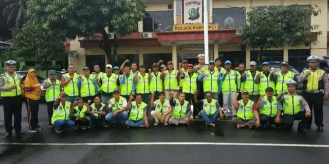 Apresiasi SUPELTAS, Kapolsek Karawaci Bagikan Rompi Apresiasi SUPELTAS, Kapolsek Karawaci Bagikan Rompi