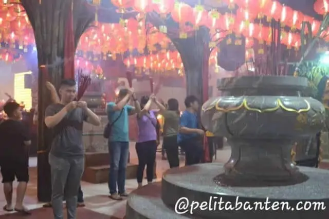 Melihat Perayaan Malam Imlek di Vihara Nimmala Boen San Bio Melihat Perayaan Malam Imlek di Vihara Nimmala Boen San Bio