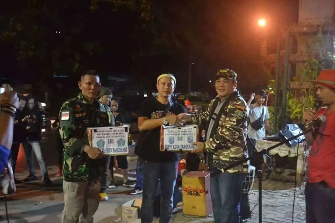 Komunitas Se-Tangerang Gelar Aksi Solidaritas Untuk Bencana Alam Lebak Komunitas Se-Tangerang Gelar Aksi Solidaritas Untuk Bencana Alam Lebak