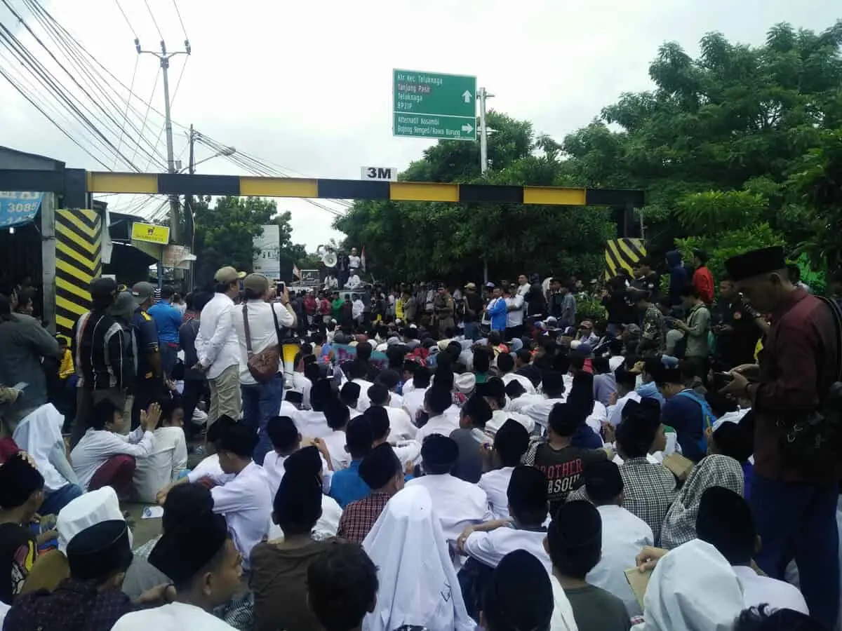 Ribuan Santri Aksi Demo, Bupati Tangerang Janji Pertajam Perbup 47 Ribuan Santri Aksi Demo, Bupati Tangerang Janji Pertajam Perbup 47