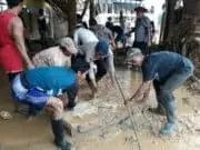 Satbrimob Polda Banten Bersihkan Puing Pasca Bencana Lebak Satbrimob Polda Banten Bersihkan Puing Pasca Bencana Lebak