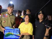 Datangi Langsung, Kemensos RI Salurkan Bantuan di Ciledug Indah Datangi Langsung, Kemensos RI Salurkan Bantuan di Ciledug Indah