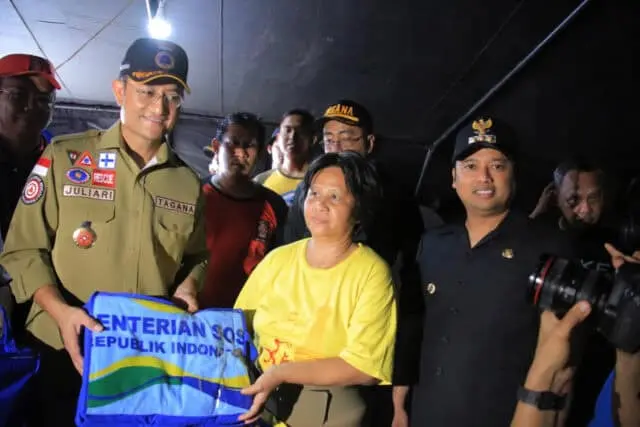Datangi Langsung, Kemensos RI Salurkan Bantuan di Ciledug Indah Datangi Langsung, Kemensos RI Salurkan Bantuan di Ciledug Indah