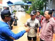 Tinjau Titik Banjir, Sachrudin: Semua Harus Saling Membantu