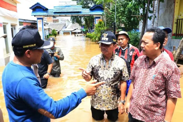 Tinjau Titik Banjir, Sachrudin: Semua Harus Saling Membantu Tinjau Titik Banjir, Sachrudin: Semua Harus Saling Membantu