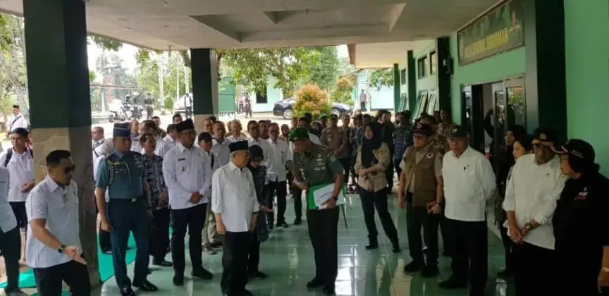 Ma&rsquo;ruf Amin Mengunjungi Korban Banjir Lebak Didampingi Wagub Banten, Bupati dan Sejumlah Menteri