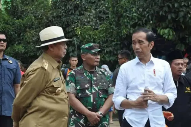 Wahidin Halim Dampingi Presiden Joko Widodo Tinjau Lokasi Banjir Bandang Lebak Wahidin Halim Dampingi Presiden Joko Widodo Tinjau Lokasi Banjir Bandang Lebak