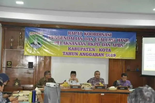 Gubernur WH: Kita Berbagi Peran dalam Pelayanan Dasar Gubernur WH: Kita Berbagi Peran dalam Pelayanan Dasar